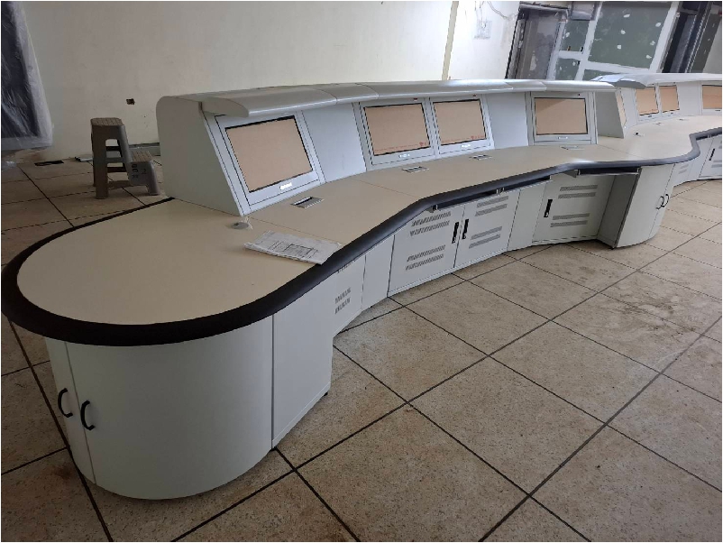 Console desk - Airport Terminal 3